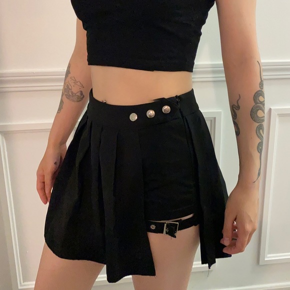 SMALL Black Half-Skirt - Picture 3 of 3